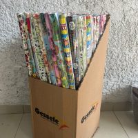 Caja 100 rollos de papel de regalo - 1 hoja por rollo - Diseño Infantil - 60x100 cm