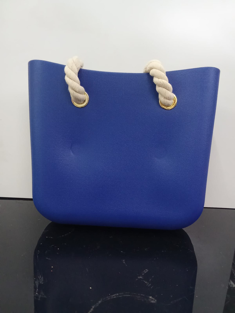 Bolso Playero Rojo De Goma Eva Con Asas De Soga Azul - Imagen 4